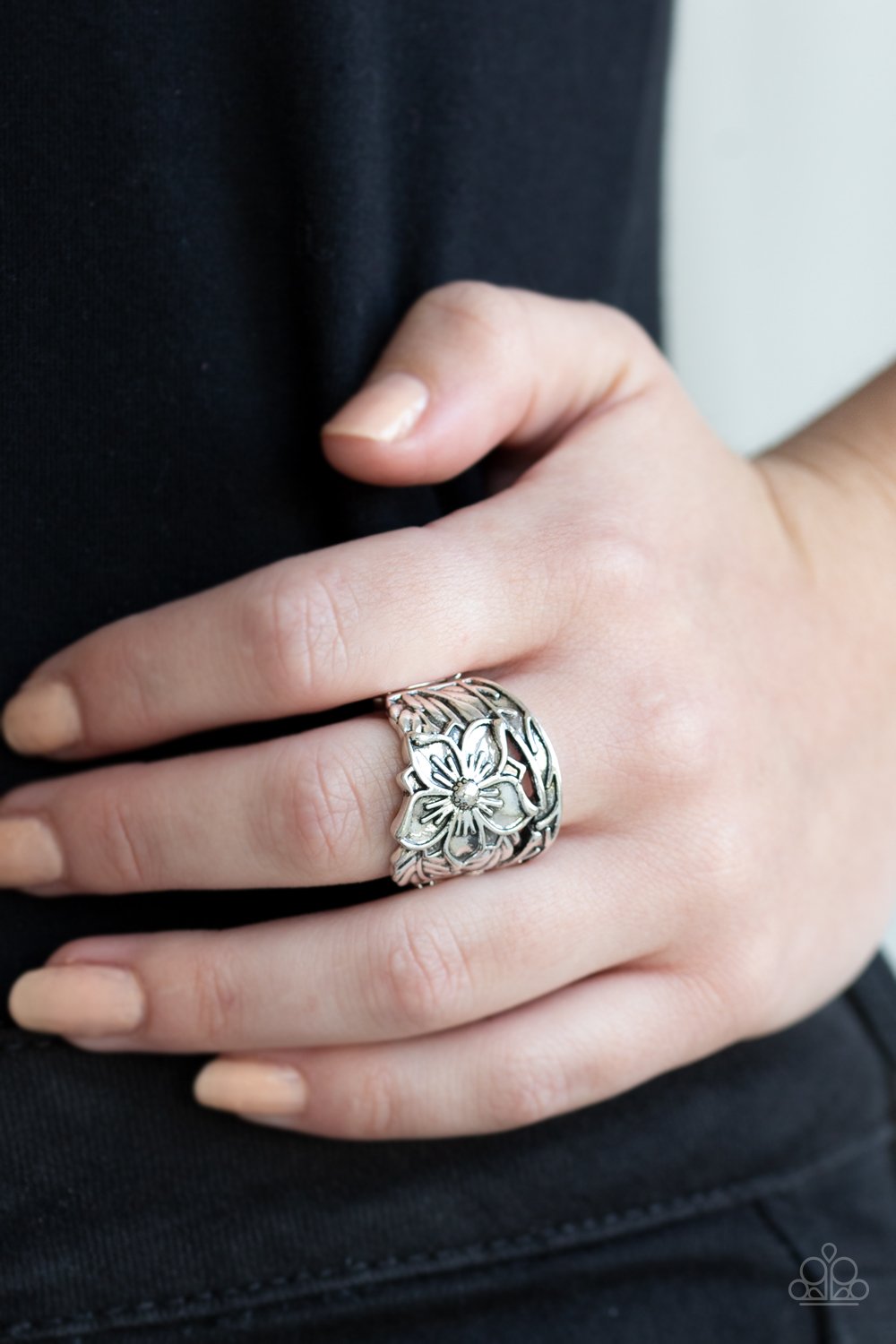 Hibiscus Highland-silver-Paparazzi ring