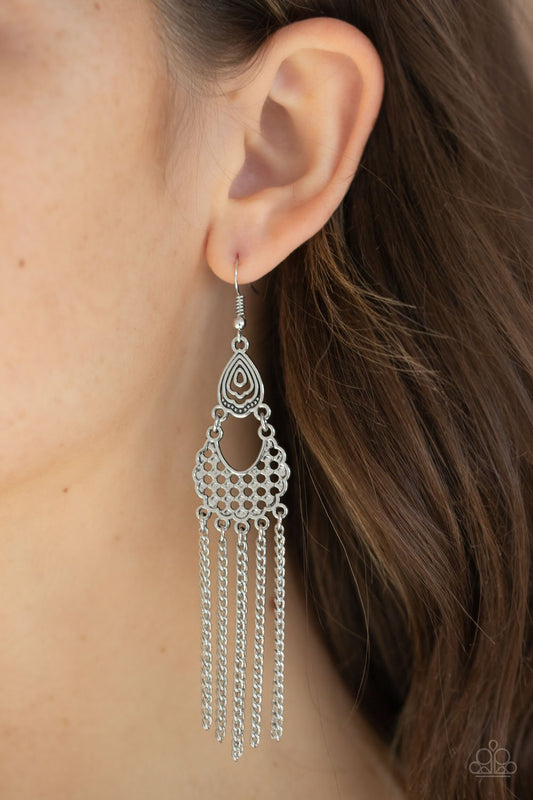 Insane Chain-silver-Paparazzi earrings