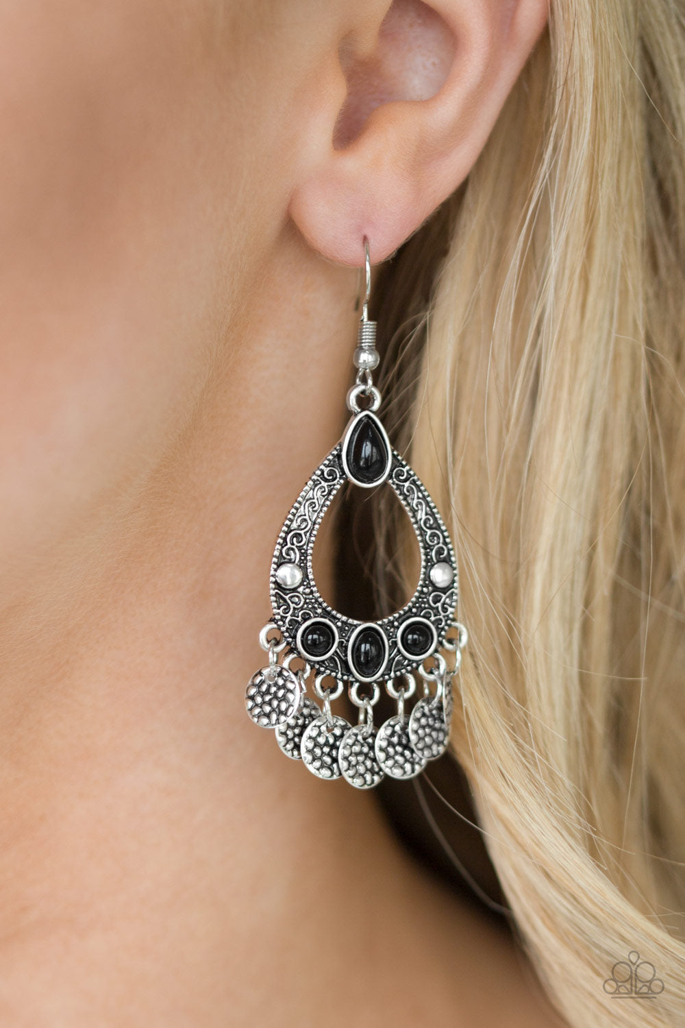 Island Escapade - black - Paparazzi earrings