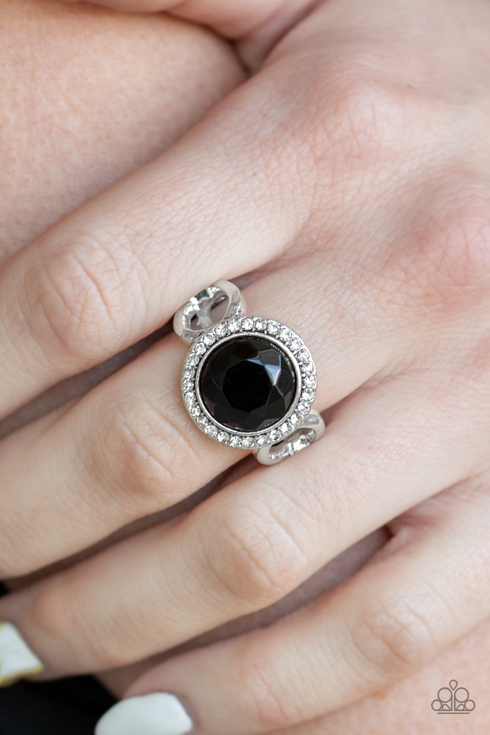 It's Gonna Glow-black-Paparazzi ring