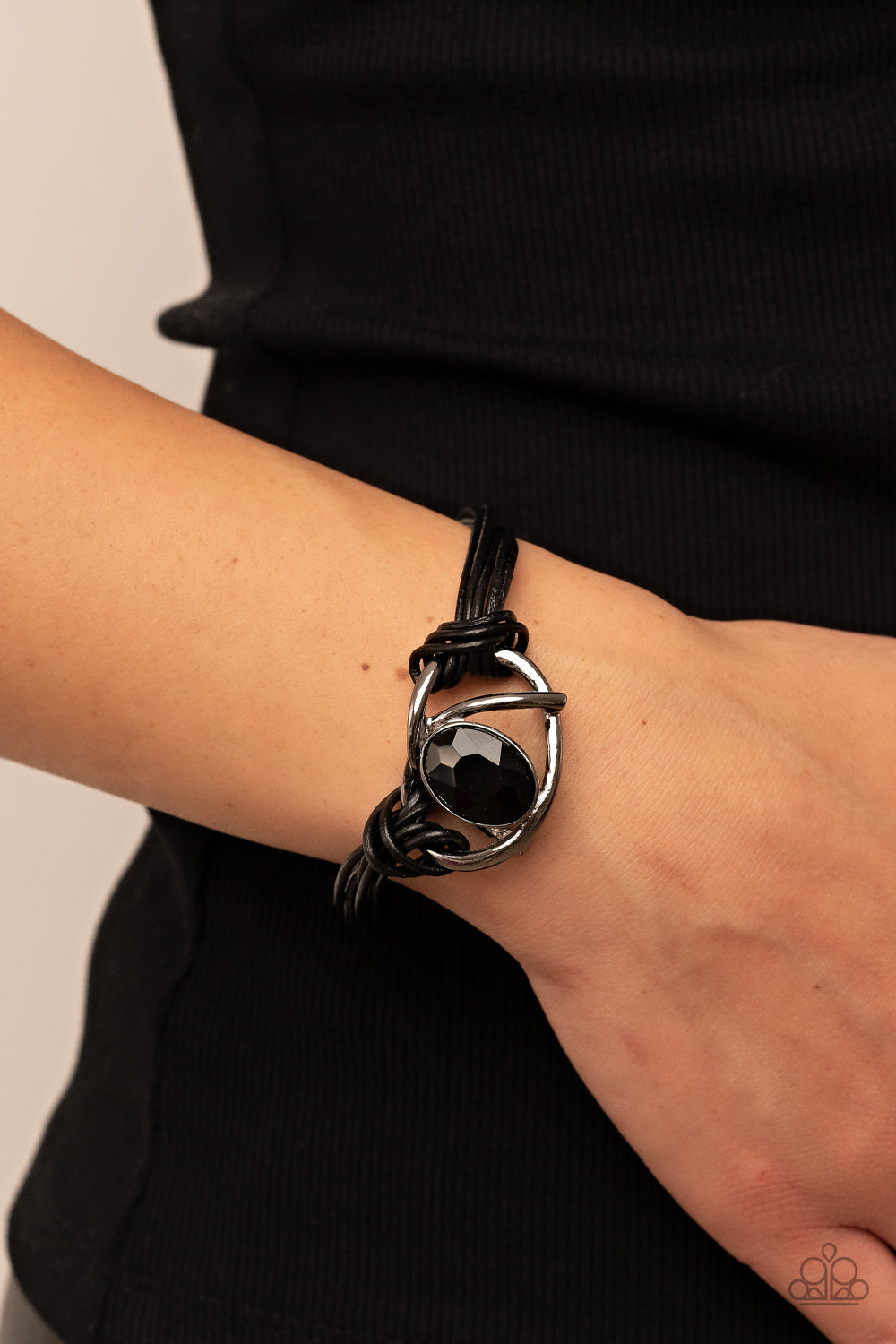 Keep Your Distance - black - Paparazzi bracelet