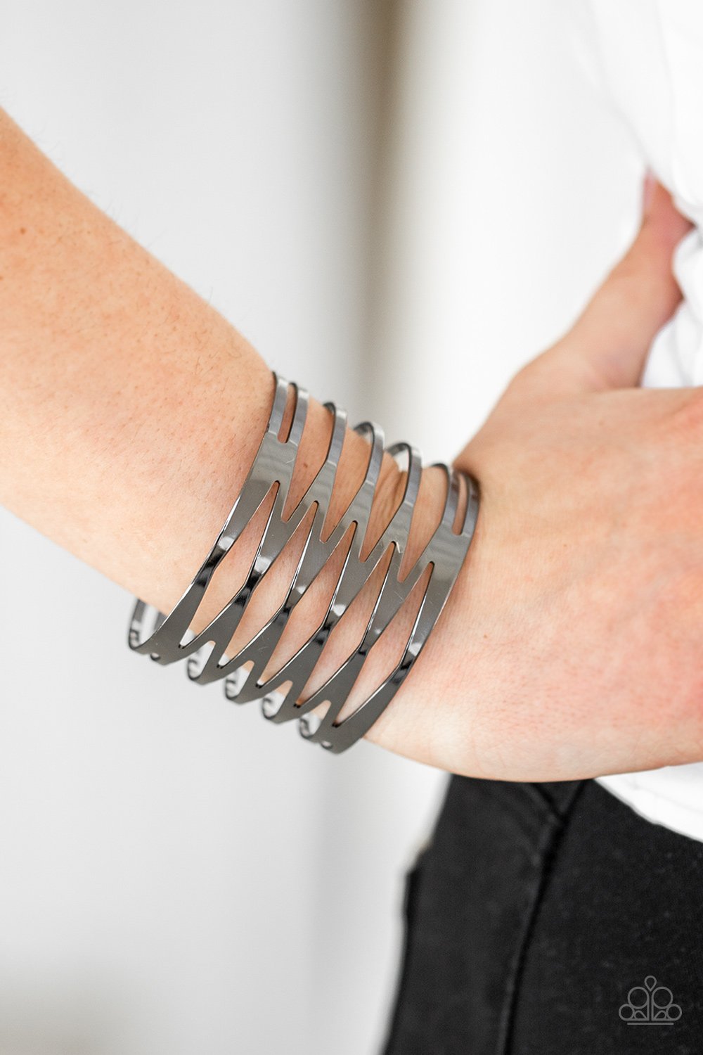 Keep Them on Edge-black-Paparazzi bracelet