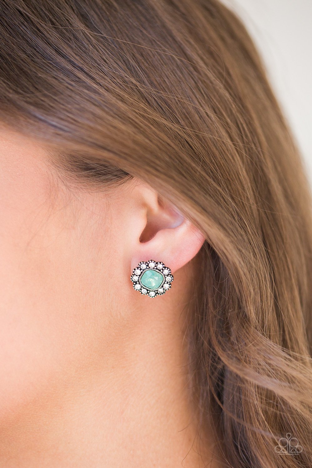 Little Lady-green-Paparazzi earrings