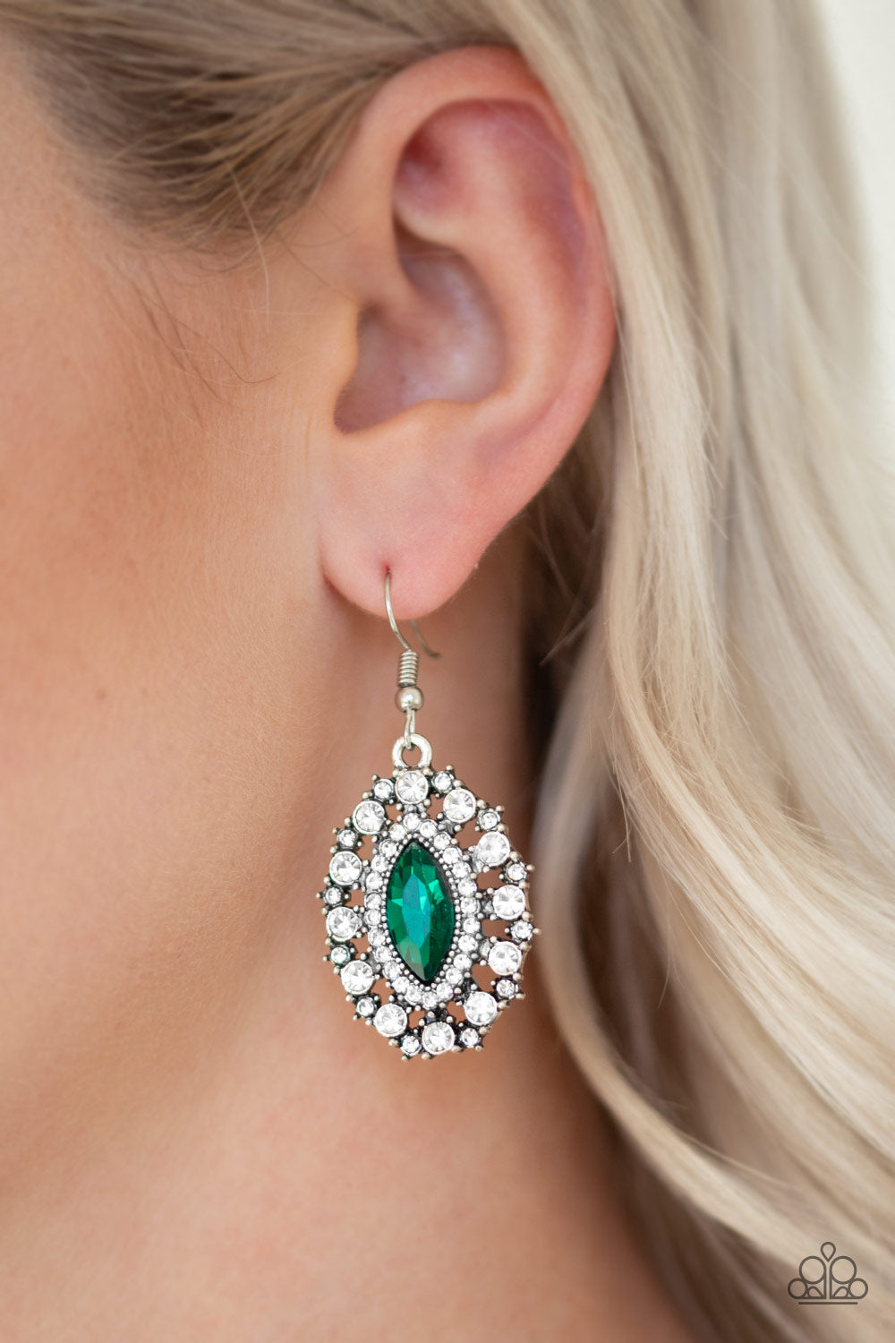 Long May She Reign - green - Paparazzi earrings