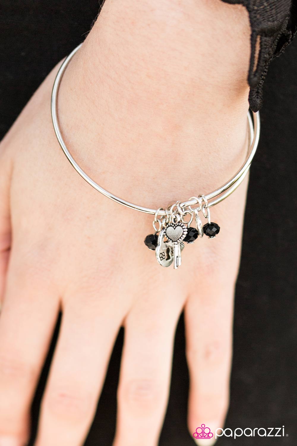 Love Makes The World Go Round - Paparazzi bracelet