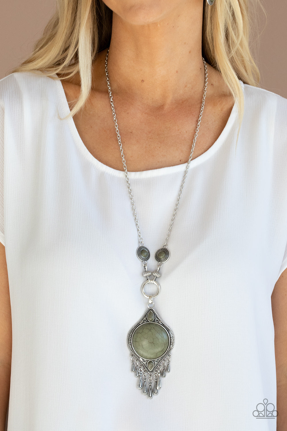 Green crackle online stone necklace paparazzi