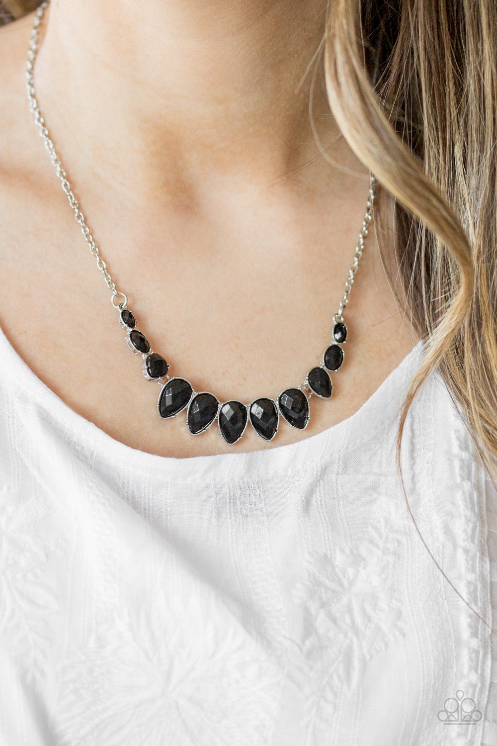 Maui Majesty - black - Paparazzi necklace