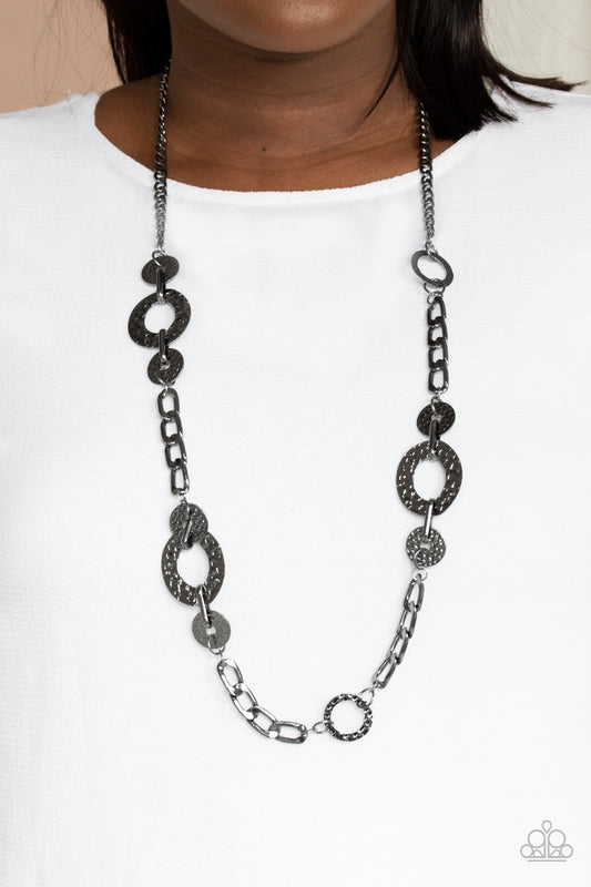 Mechanically Metro - black - Paparazzi necklace