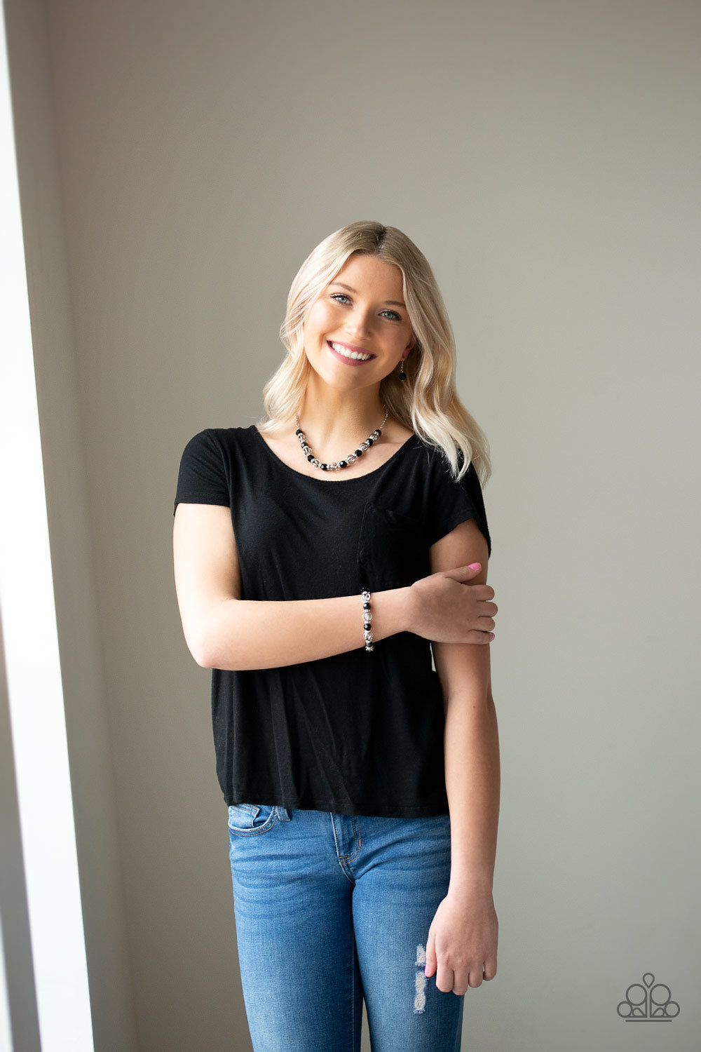 Metro Majestic - black - Paparazzi necklace