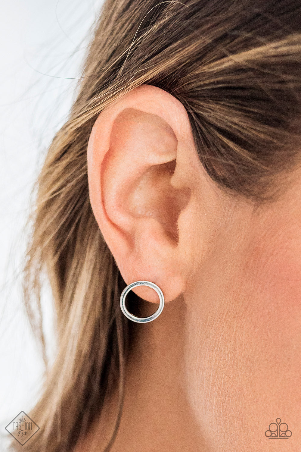 Minimal Masterpiece - Paparazzi earrings