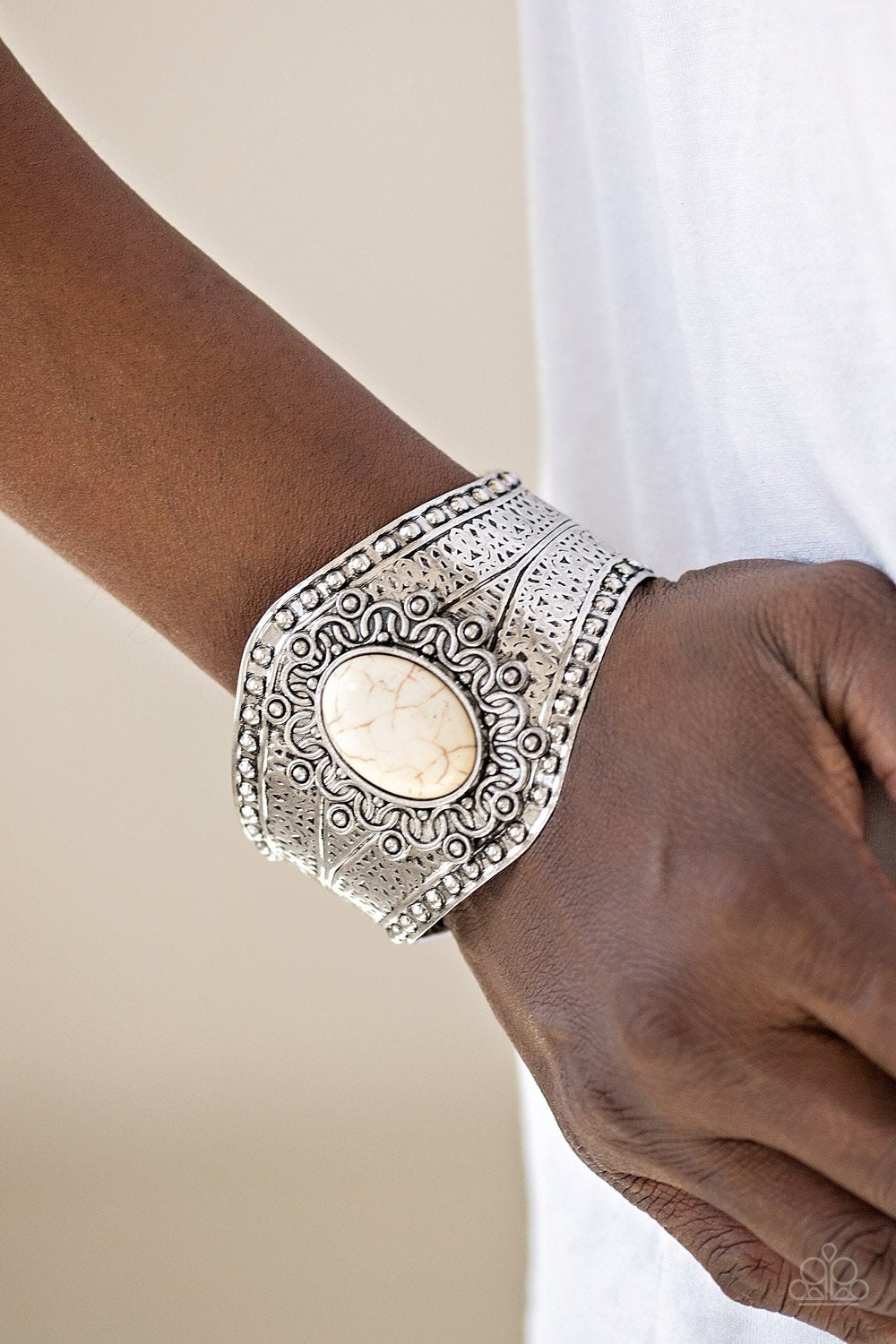 Mojave Majesty - white - Paparazzi bracelet