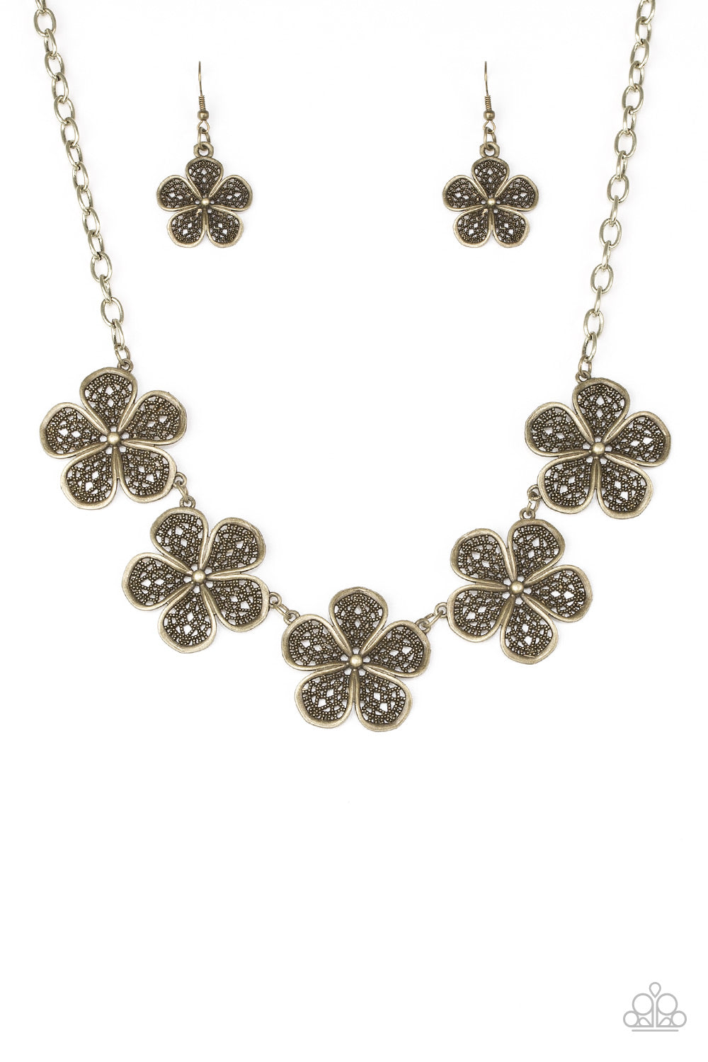 No Common Daisy - brass - Paparazzi necklace