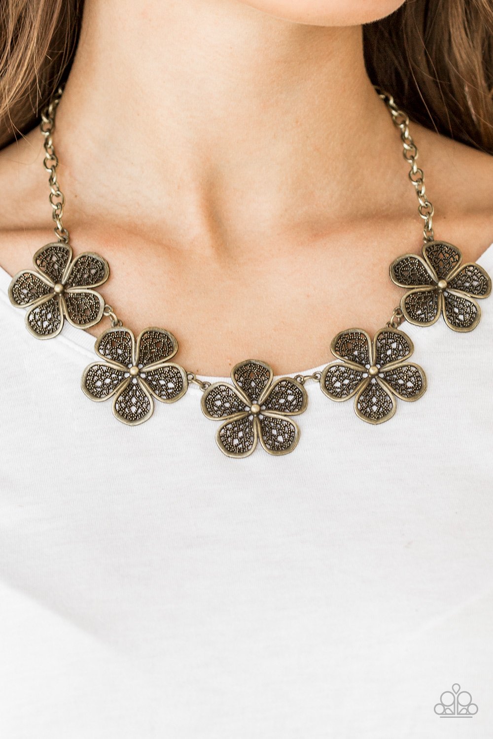 No Common Daisy - brass - Paparazzi necklace