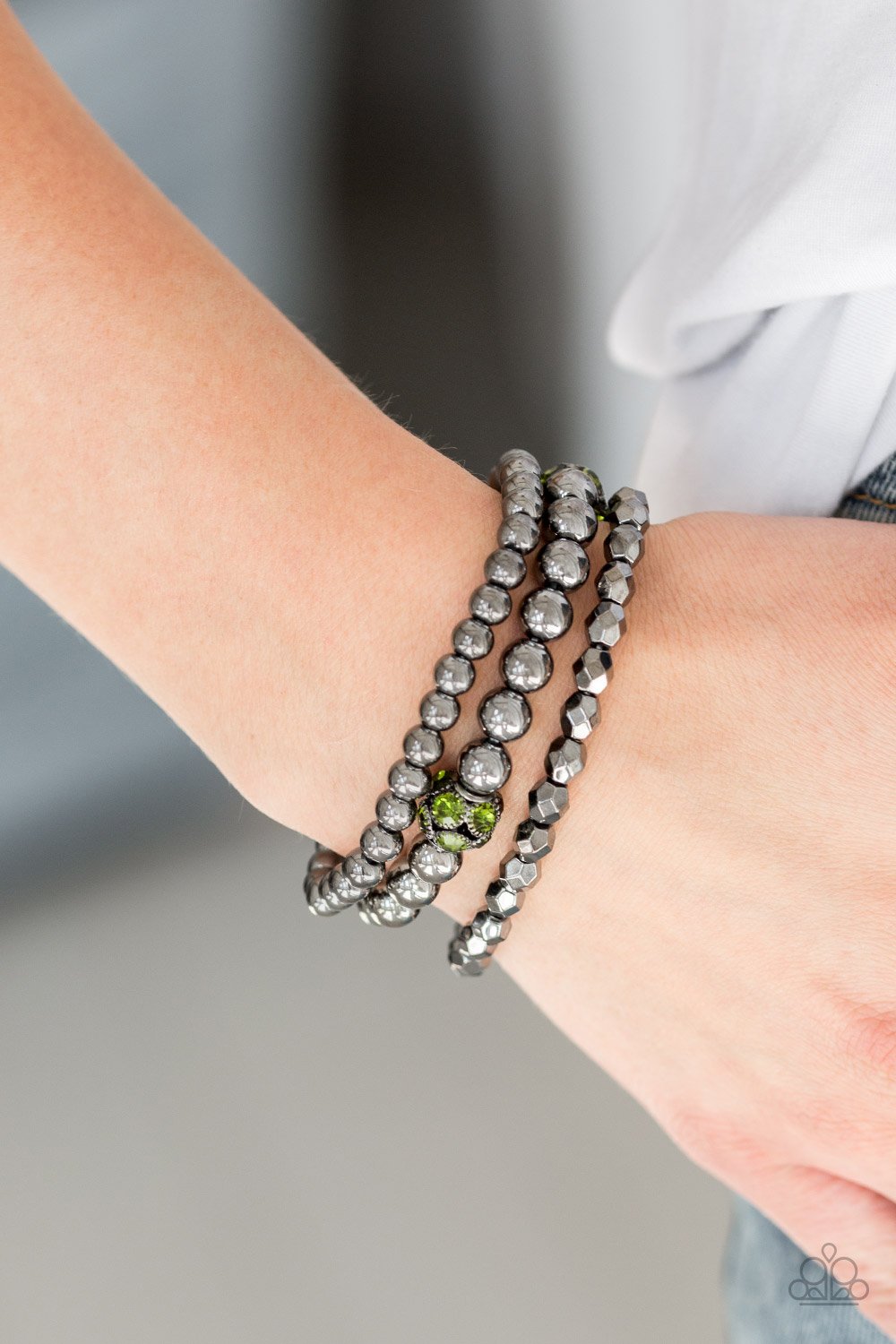 Noticeable Noir-green-Paparazzi bracelet