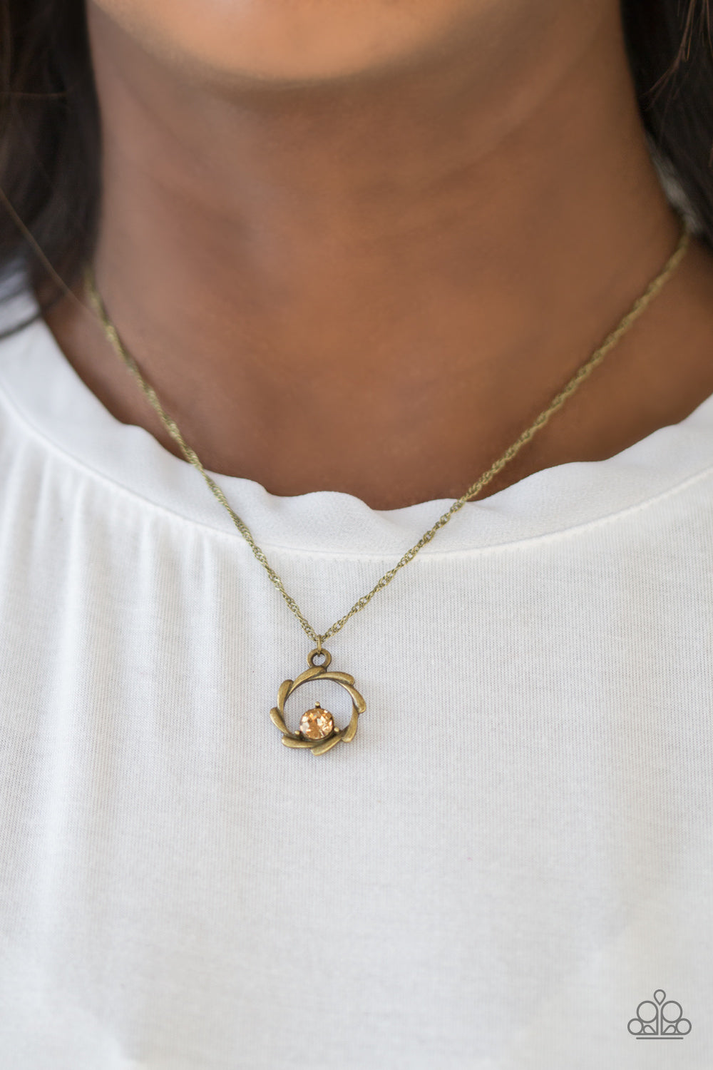 Paint the Town in Glitter - brass - Paparazzi necklace