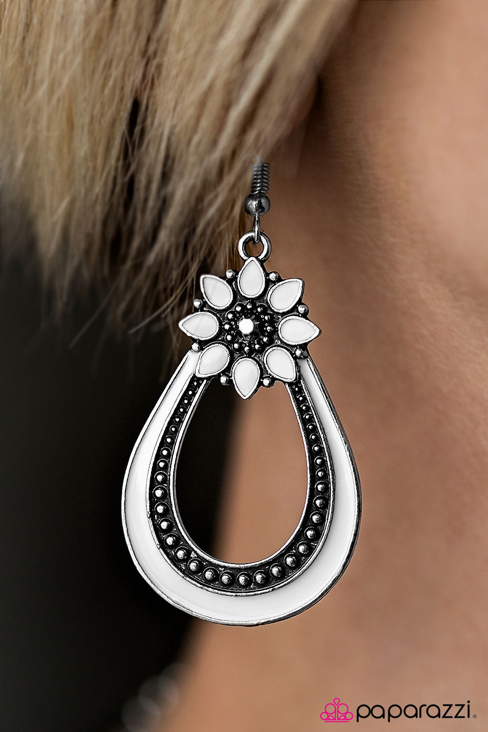 Paradise Garden - White - Paparazzi earrings