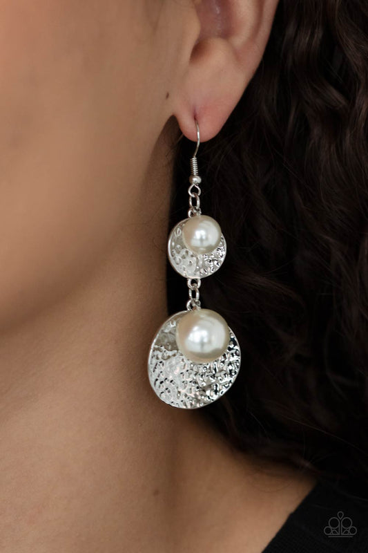 Pearl Dive - white - Paparazzi earrings