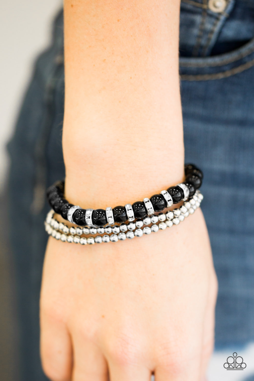 Perfect POSH-ture - black - Paparazzi bracelet