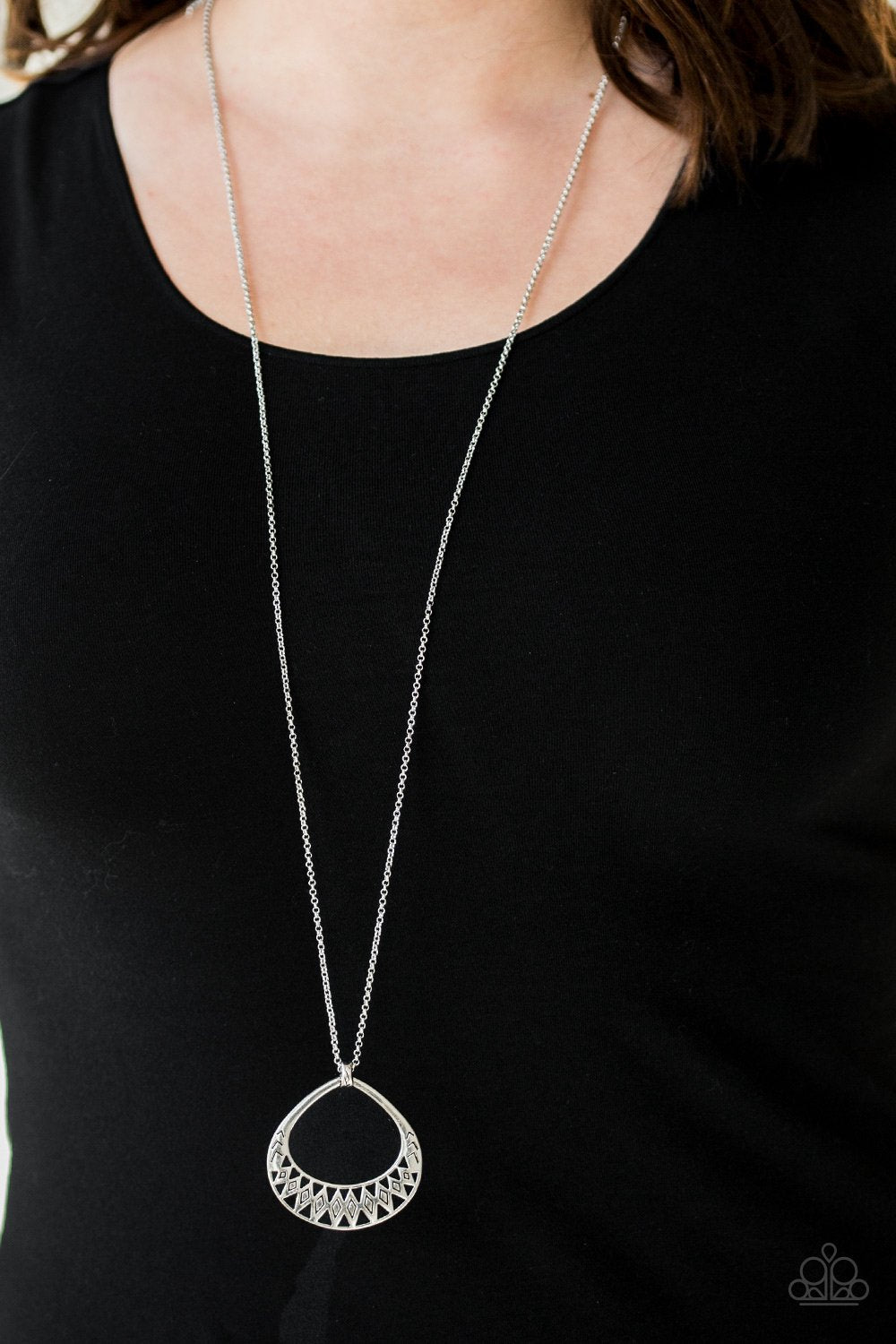 Prehistoric Drama - silver - Paparazzi necklace