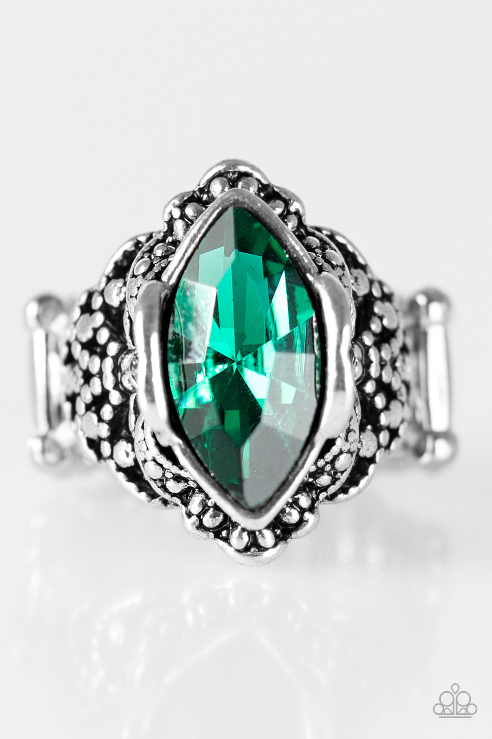 Queenly Gardens - Green - Paparazzi ring