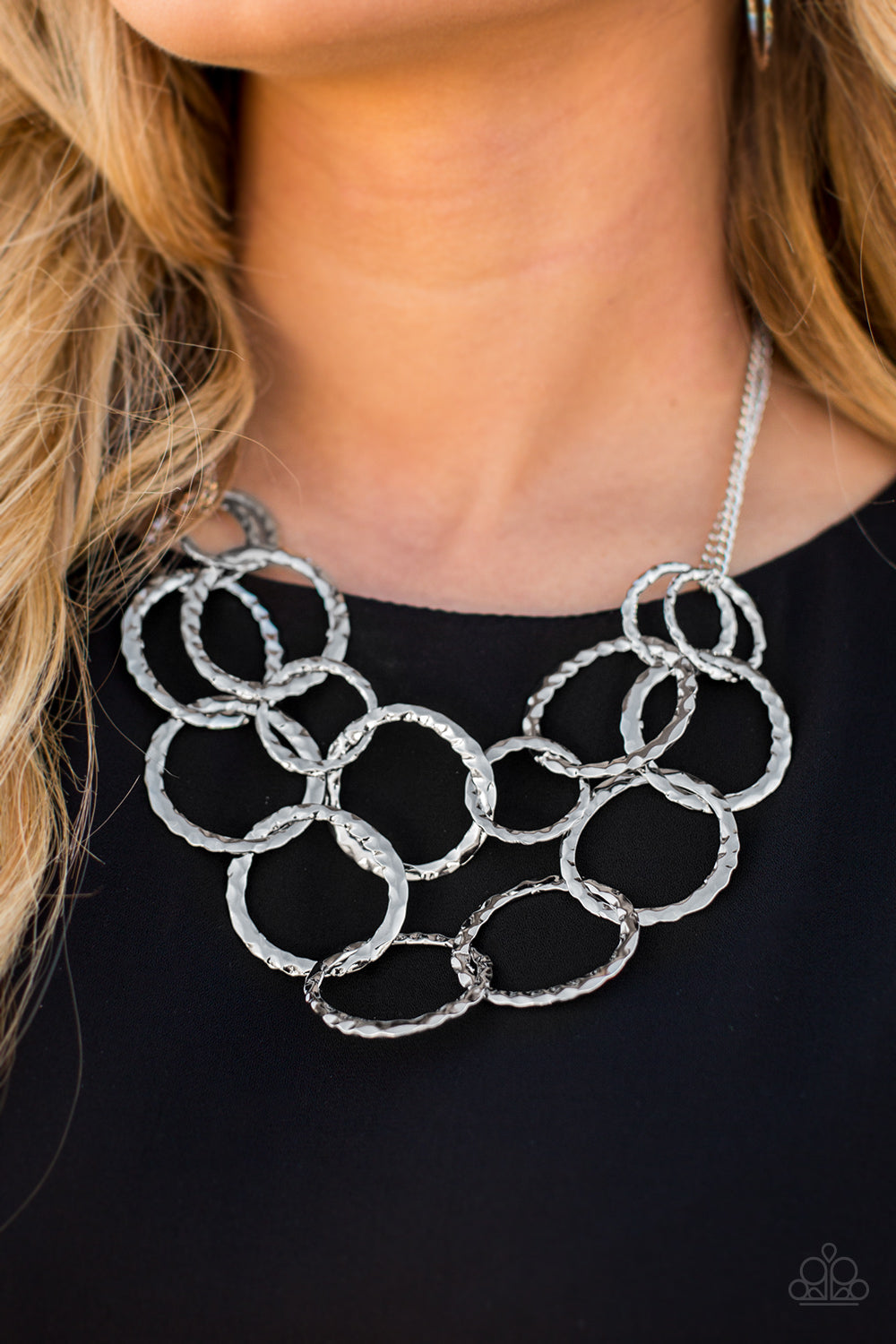 Radiant Ringmaster - silver - Paparazzi necklace