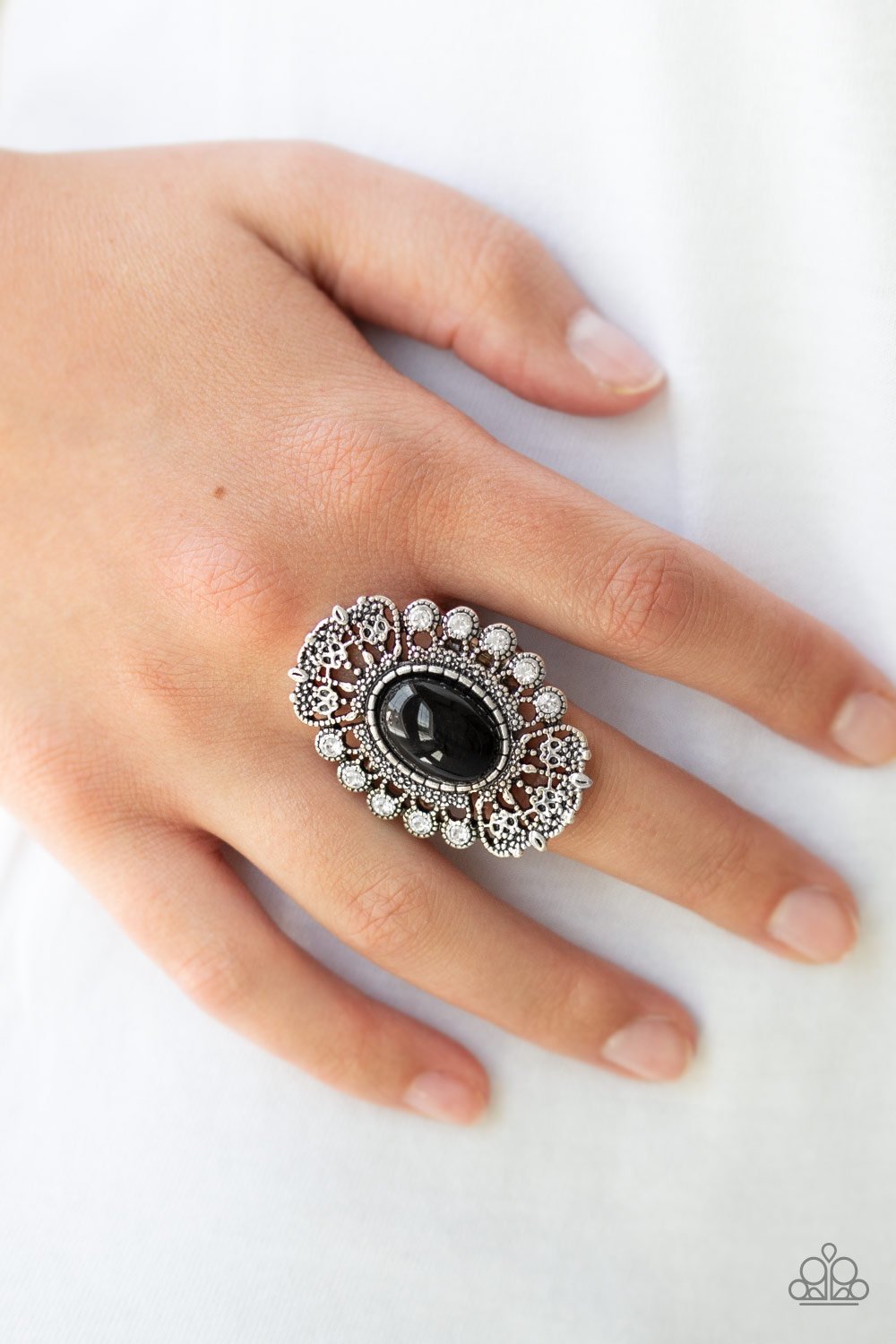 Radiantly Regal-black-Paparazzi ring