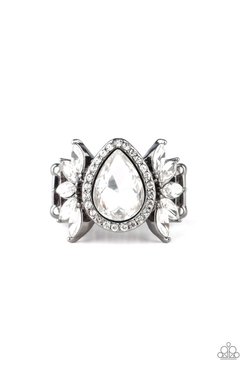 Really Regal - black - Paparazzi ring