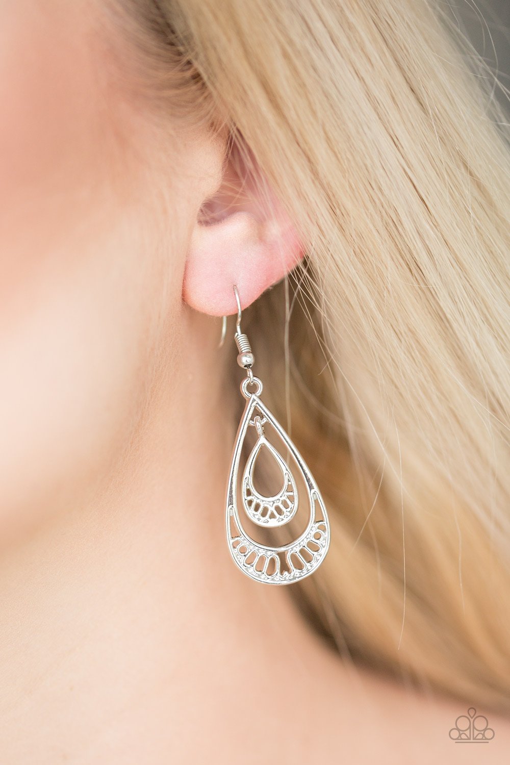 Reigned Out - silver - Paparazzi earrings