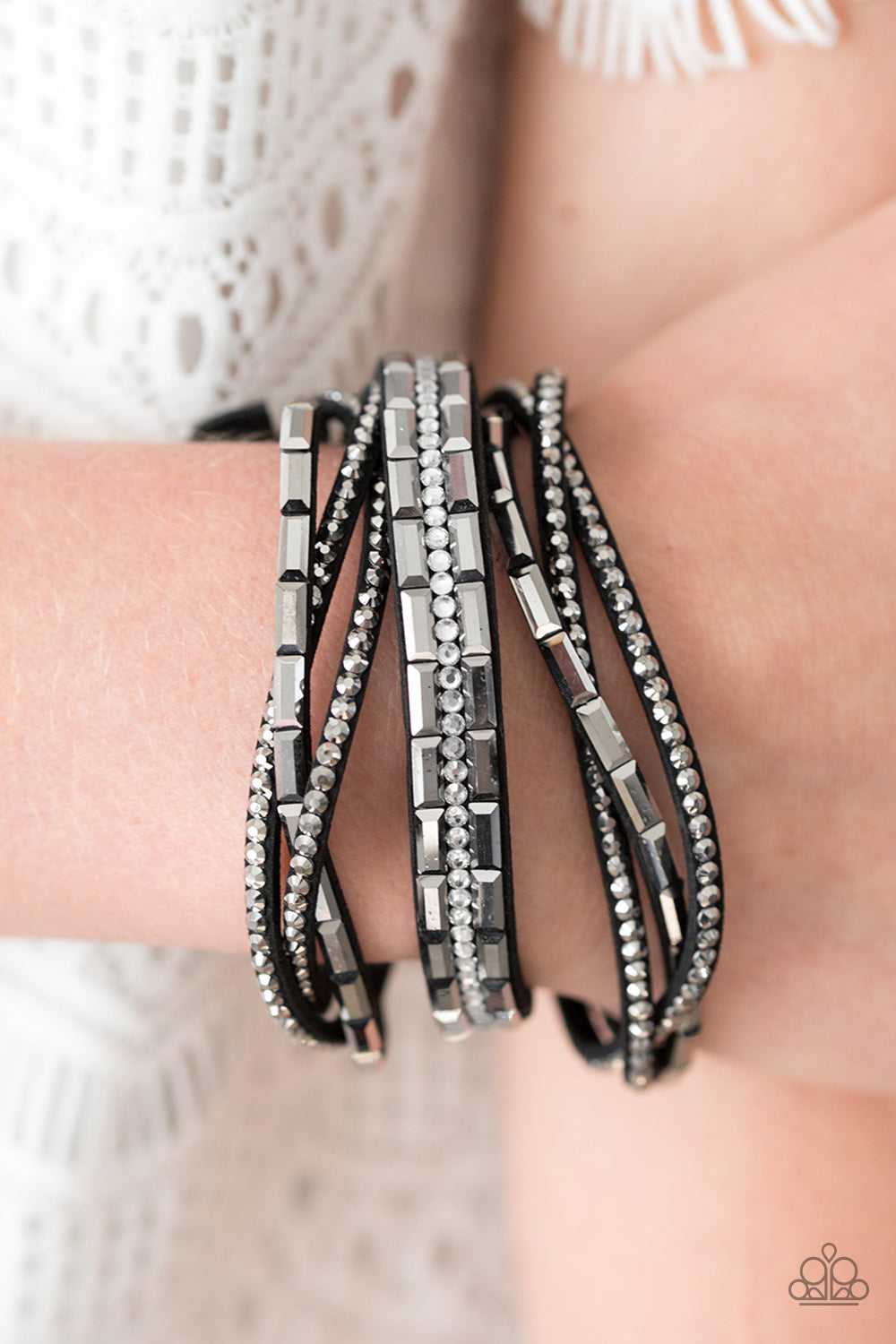Rhinestone Riot - black - Paparazzi bracelet