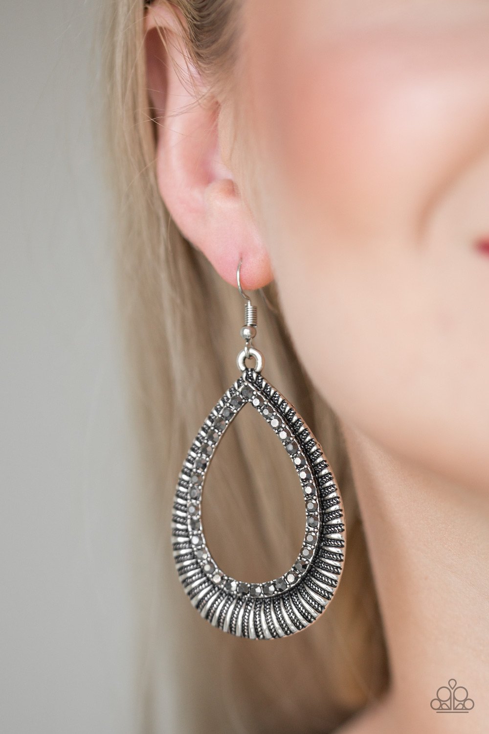 Right as REIGN - silver - Paparazzi earrings