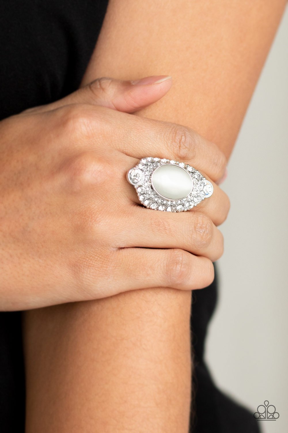 Riviera Royalty-white-Paparazzi ring