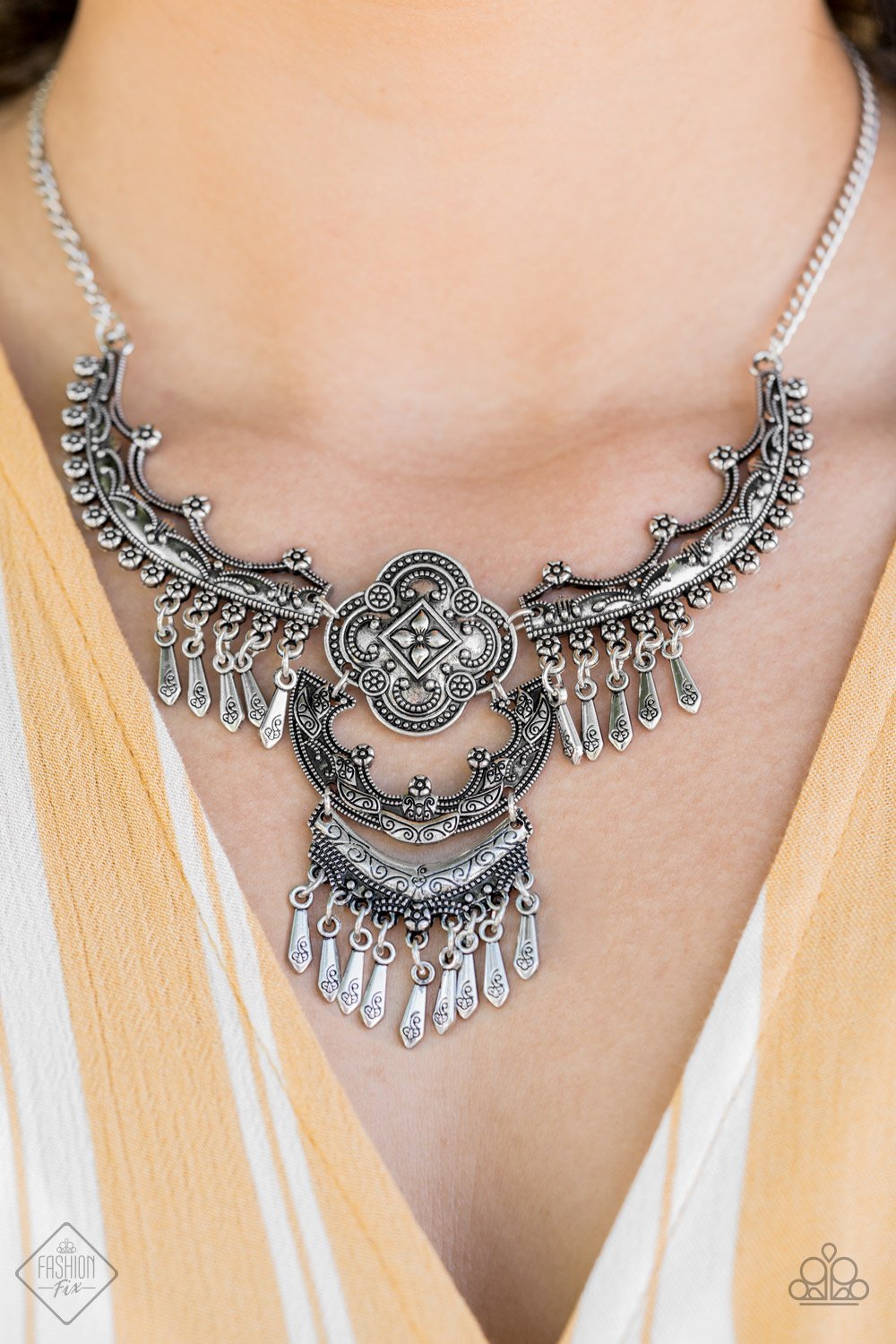Rogue Vogue - silver - Paparazzi necklace