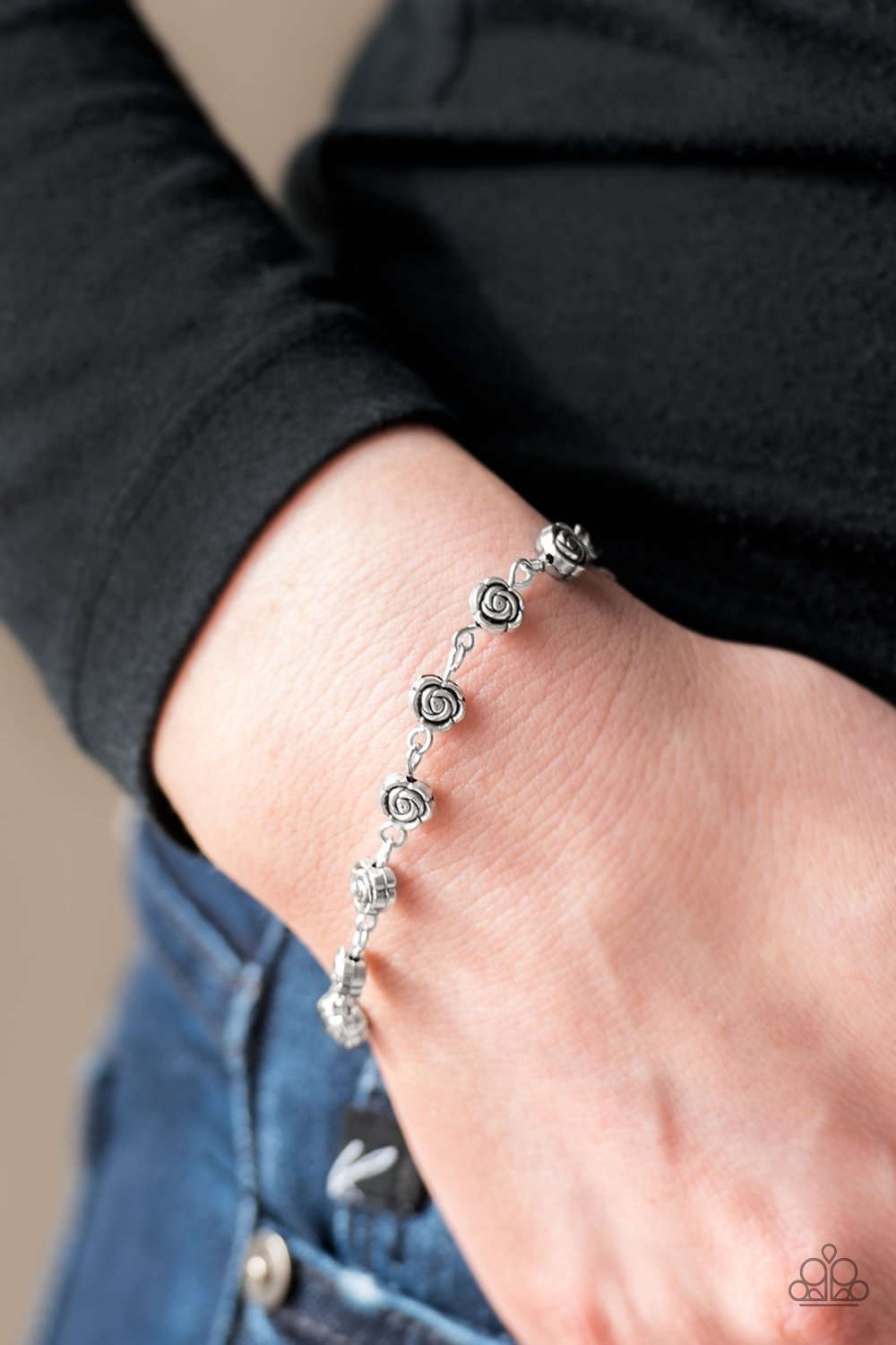 Rosebud Radiance - silver - Paparazzi bracelet