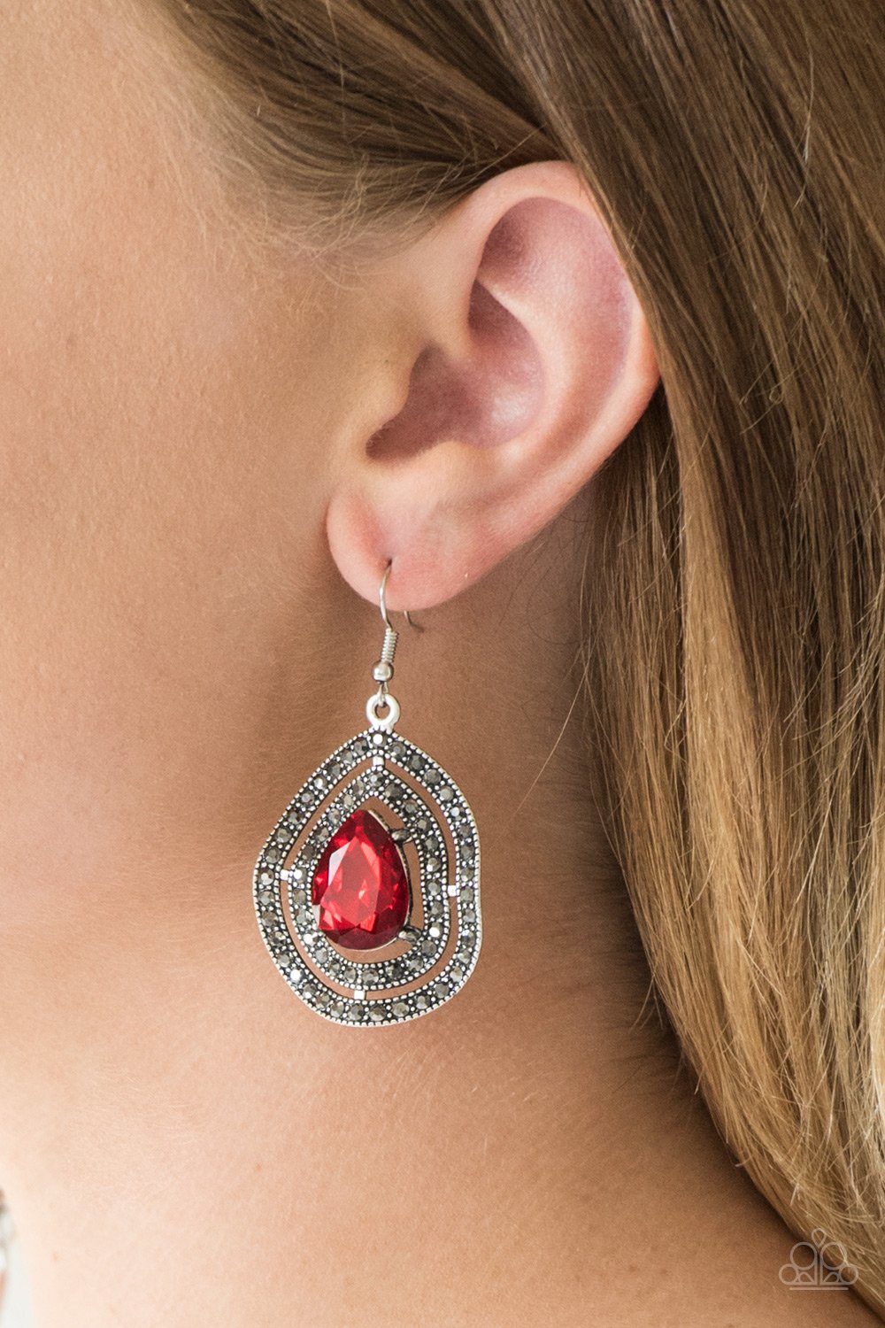 Royal Squad - red - Paparazzi earrings