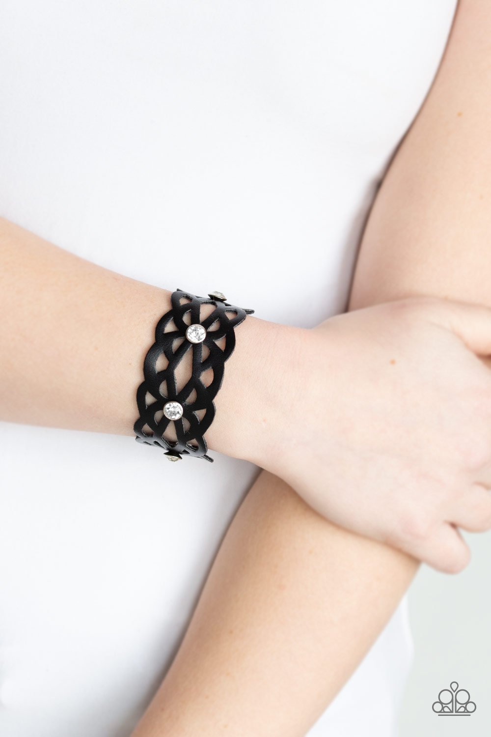 Runway Radiance - black - Paparazzi bracelet