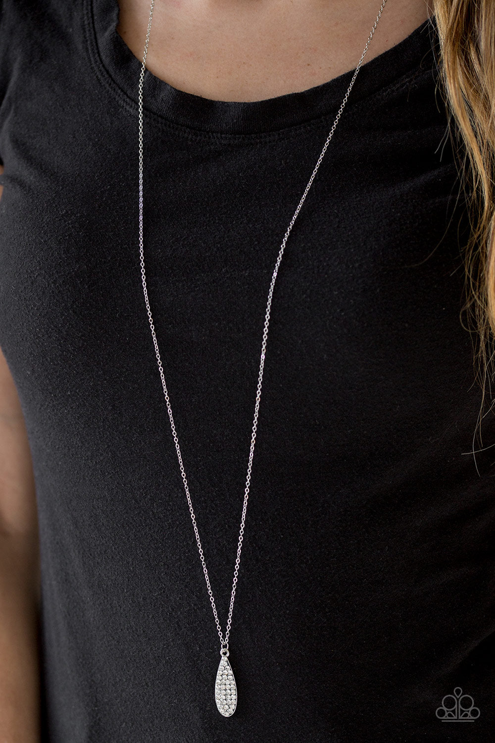 She Just Shines - white - Paparazzi necklace