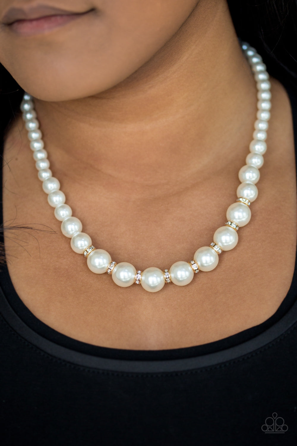 Showtime Shimmer - white (gold) - Paparazzi necklace