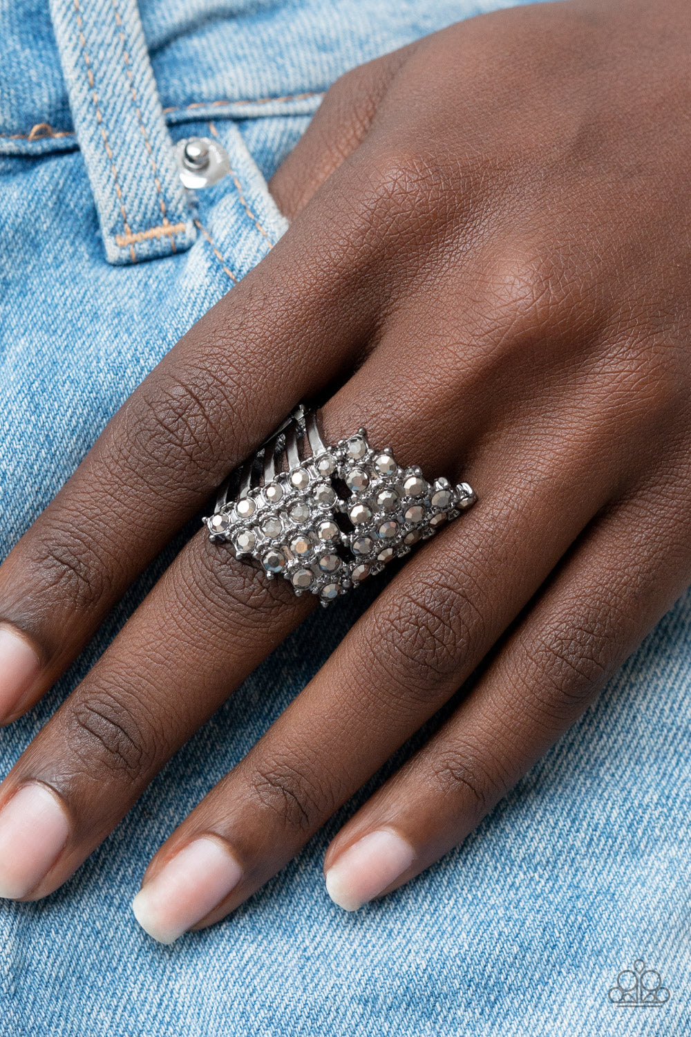 Slanted Smolder - black - Paparazzi ring