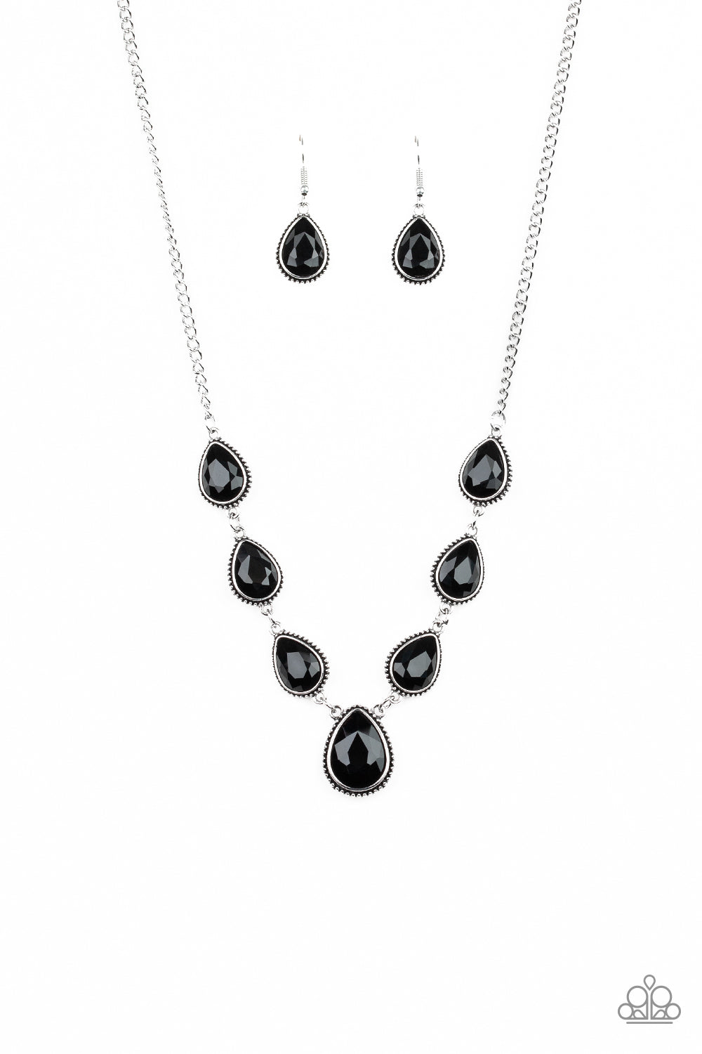 Socialite Social - black - Paparazzi necklace