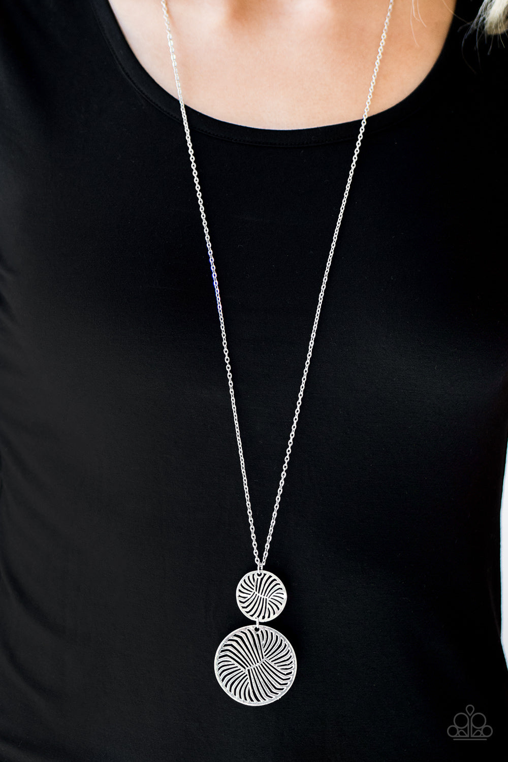 Spin Your Wheels- silver - Paparazzi necklace