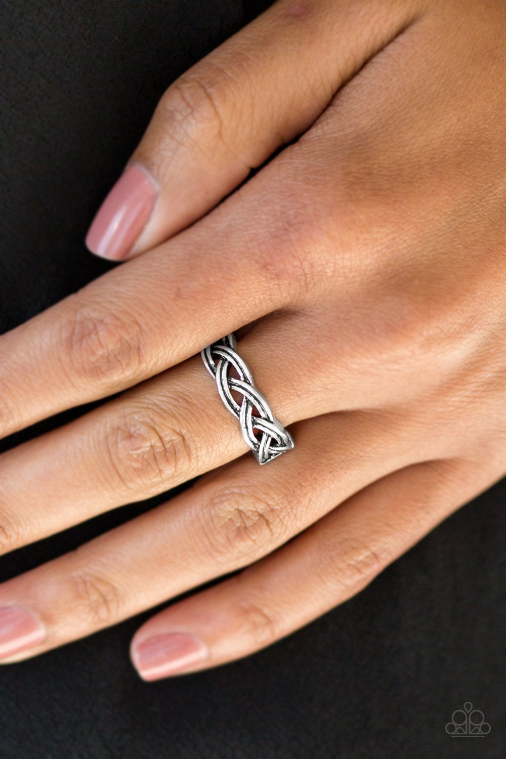 Step Up to the PLAIT - silver - Paparazzi ring