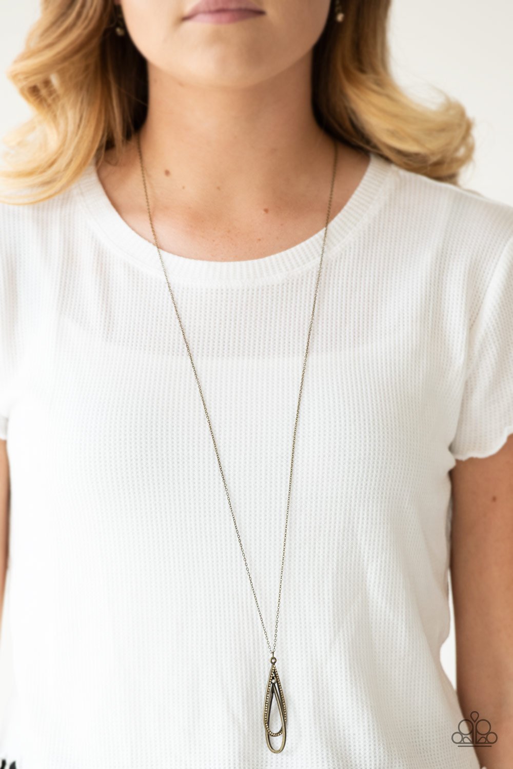Step into the Spotlight - brass - Paparazzi necklace