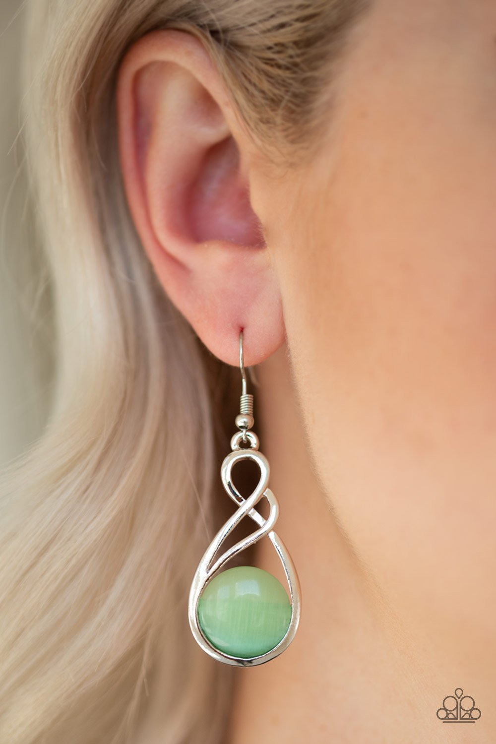 Swept Away - green - Paparazzi earrings