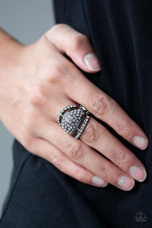 The Seven Figure Itch-black-Paparazzi ring
