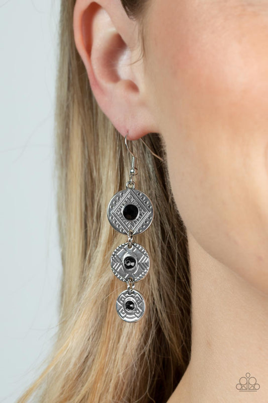 Totem Temptress - black - Paparazzi earrings
