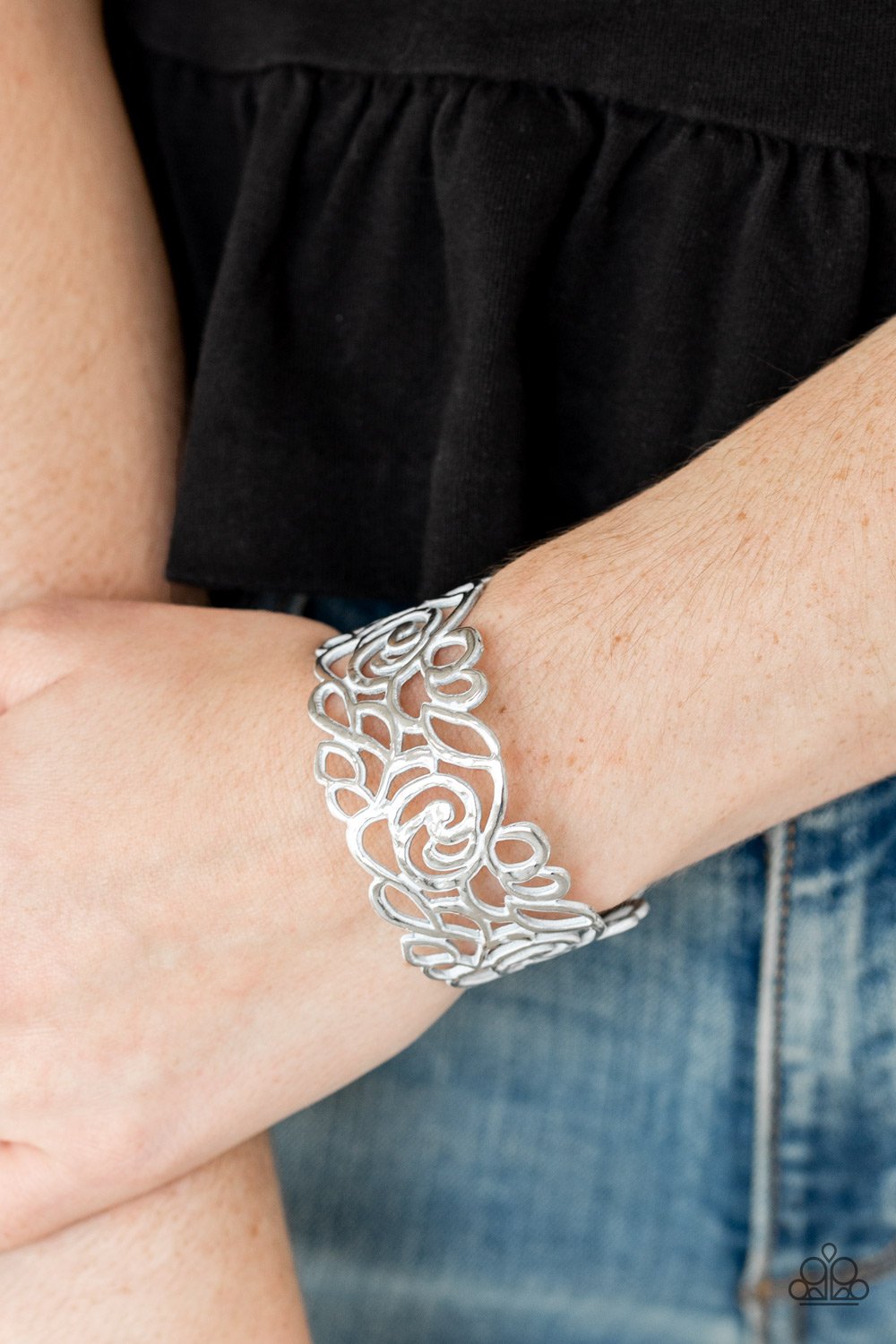 Victorian Gardens - white - Paparazzi bracelet