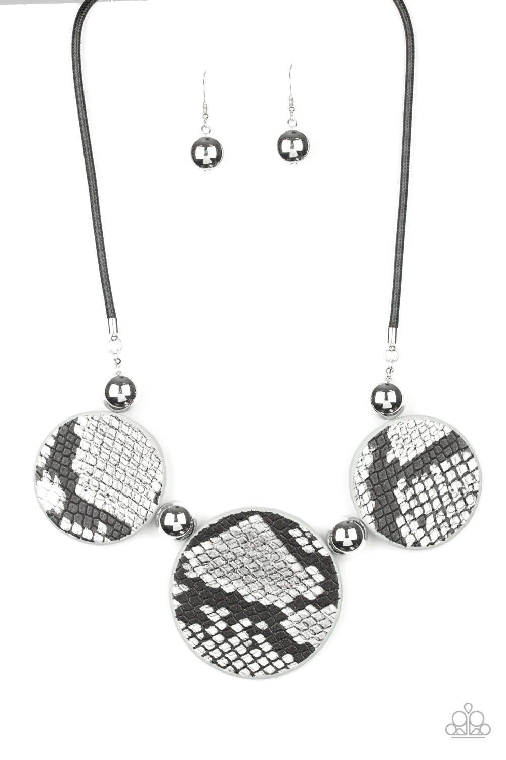 Viper Pit - black - Paparazzi necklace