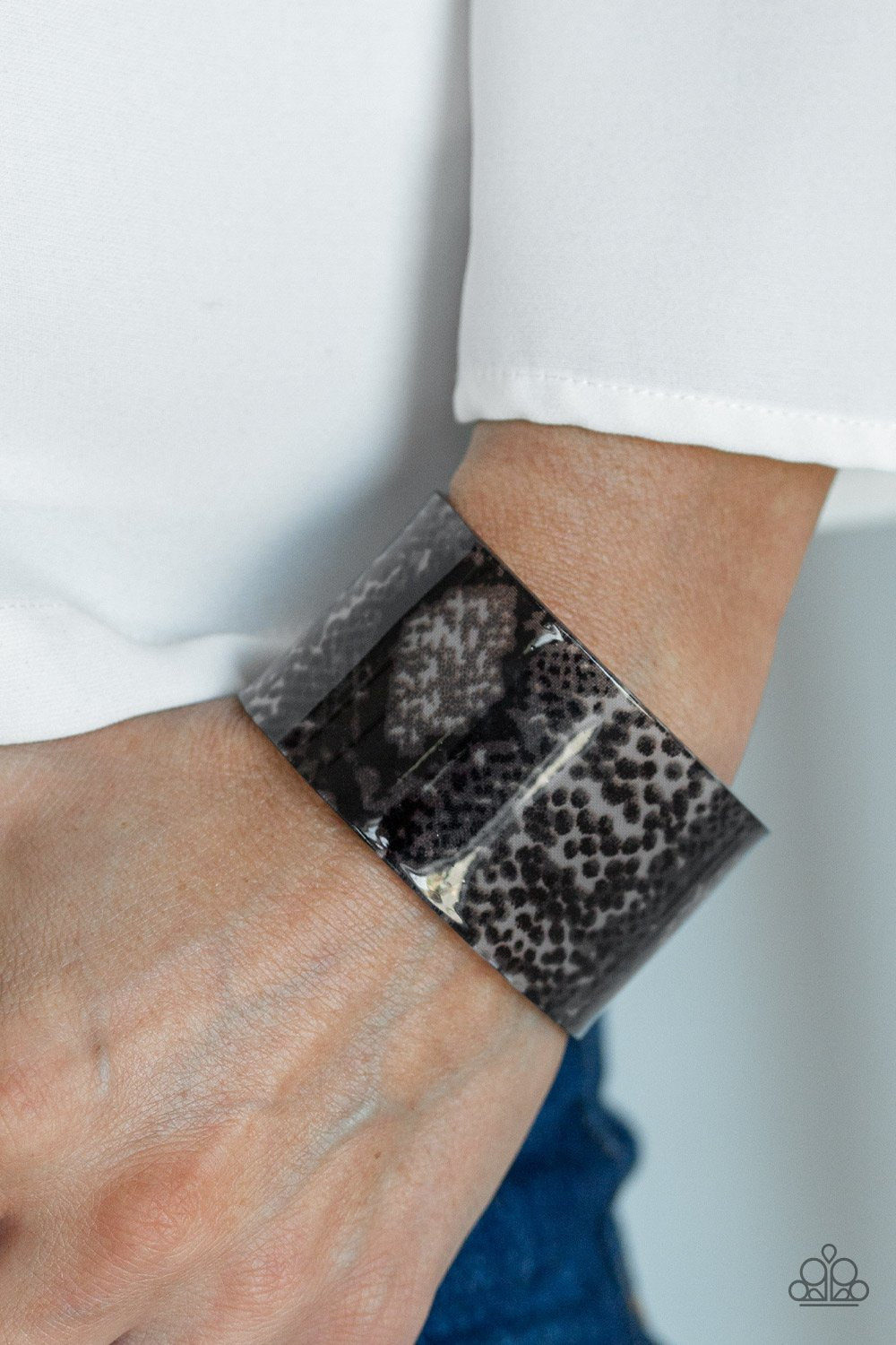 Vogue Revamp-black-Paparazzi bracelet