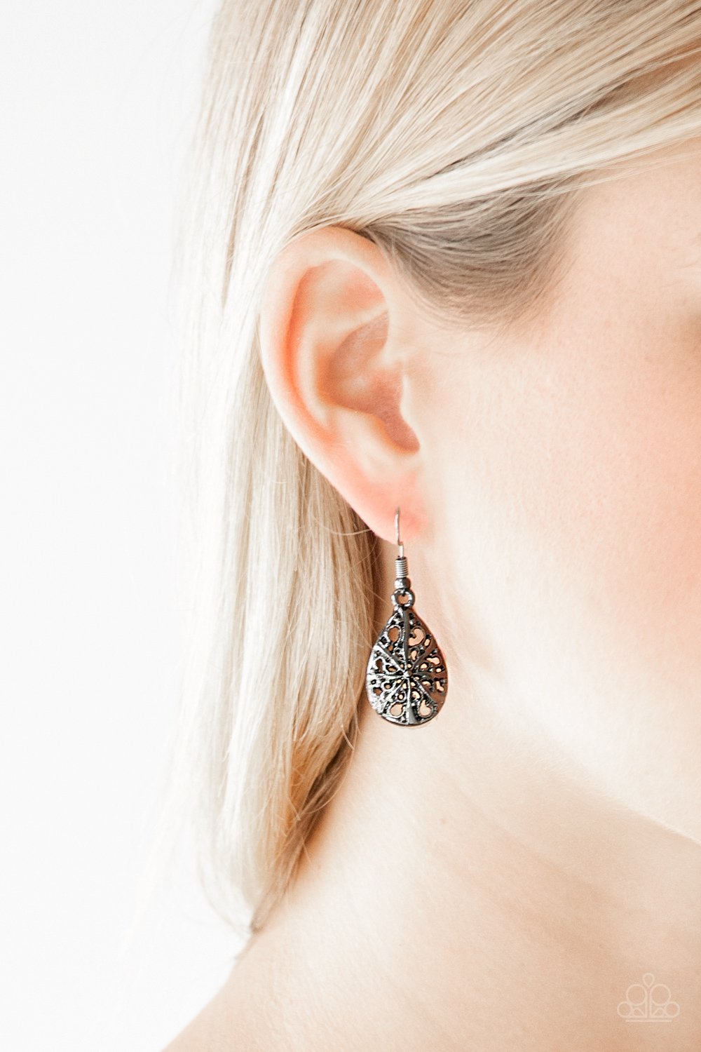 Western Wisteria - black - Paparazzi earrings
