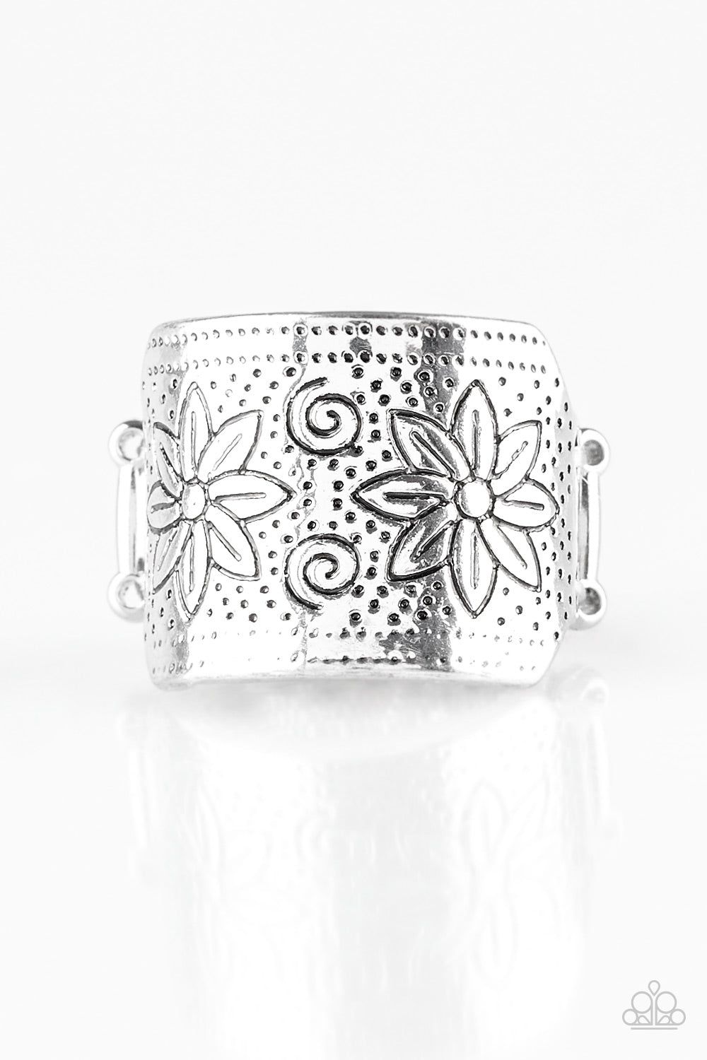 Wild Meadows - silver - Paparazzi ring